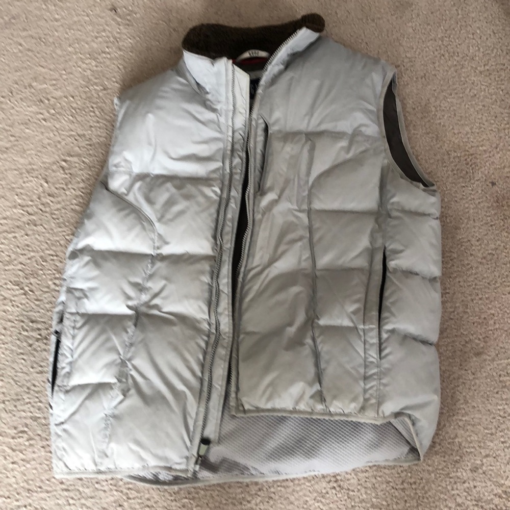 Gently used men’s gap puffer vest.